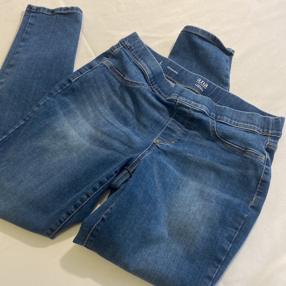 ANA woman’s pull up jeans size L.
